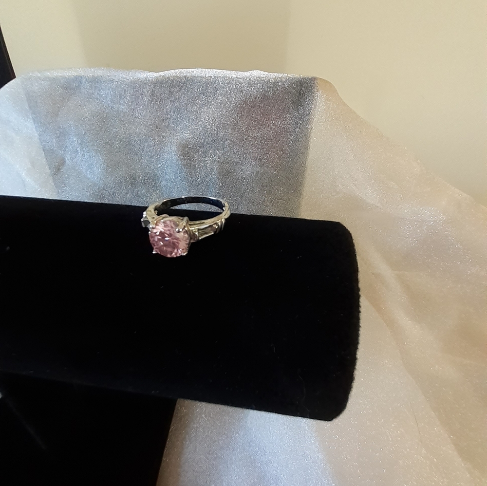 Silver Tone Ring with Pink Rhinestone in a Size 6 3/4 - Picture 14 of 14